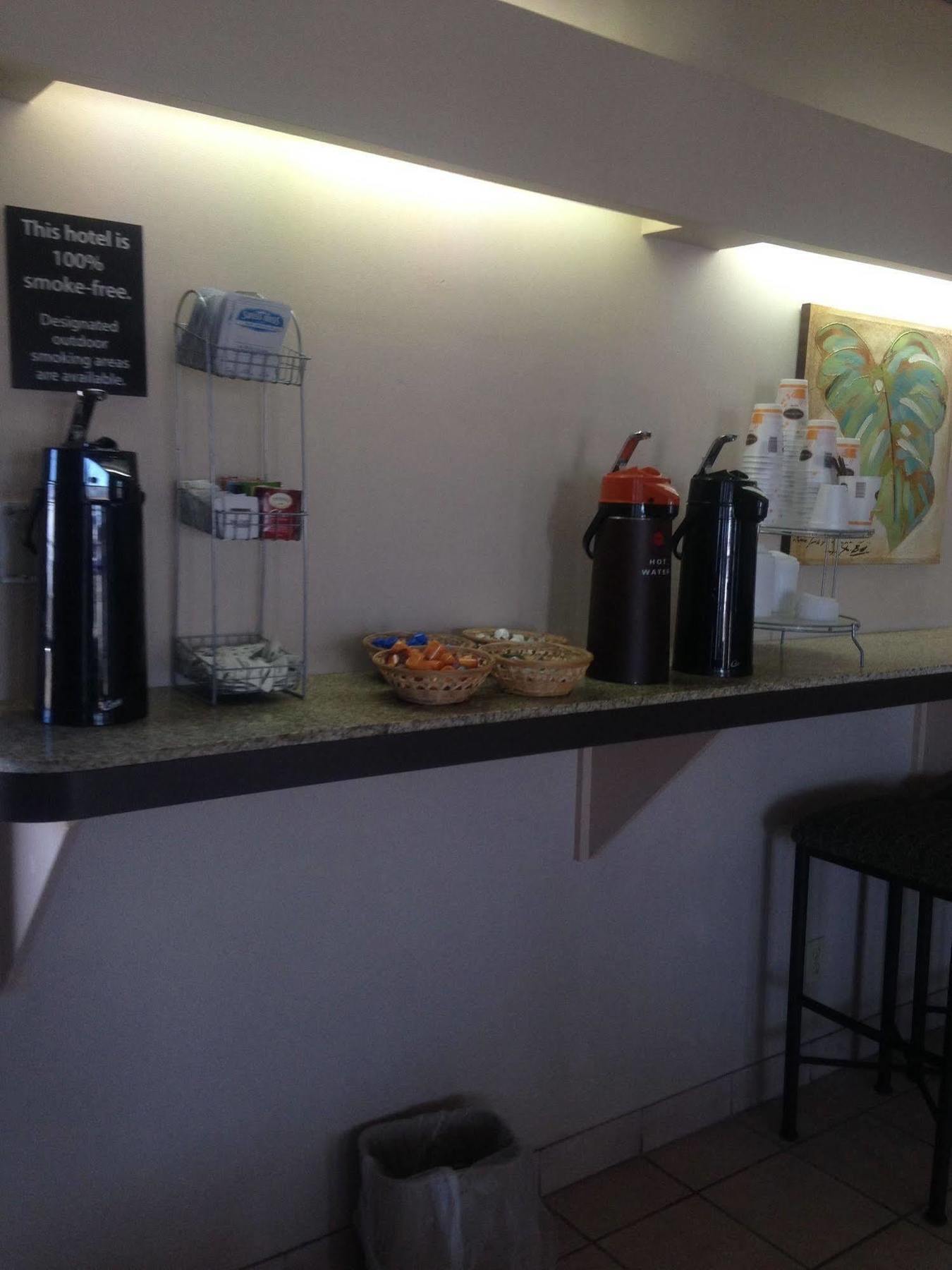 Super 8 By Wyndham Craig Hotel Luaran gambar